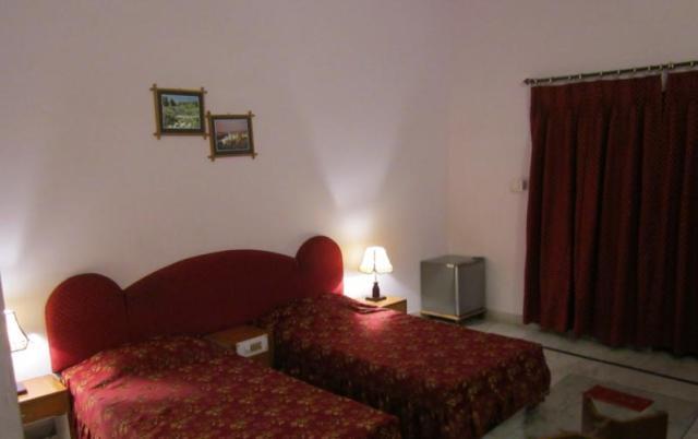 Khajurāho Hotel Surya الغرفة الصورة